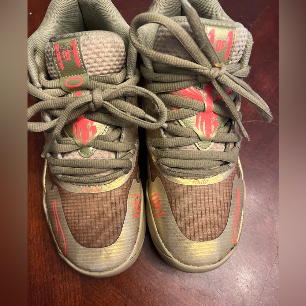 Kids  4 1/2  LaMelo Ball  basketball shoes (GC)